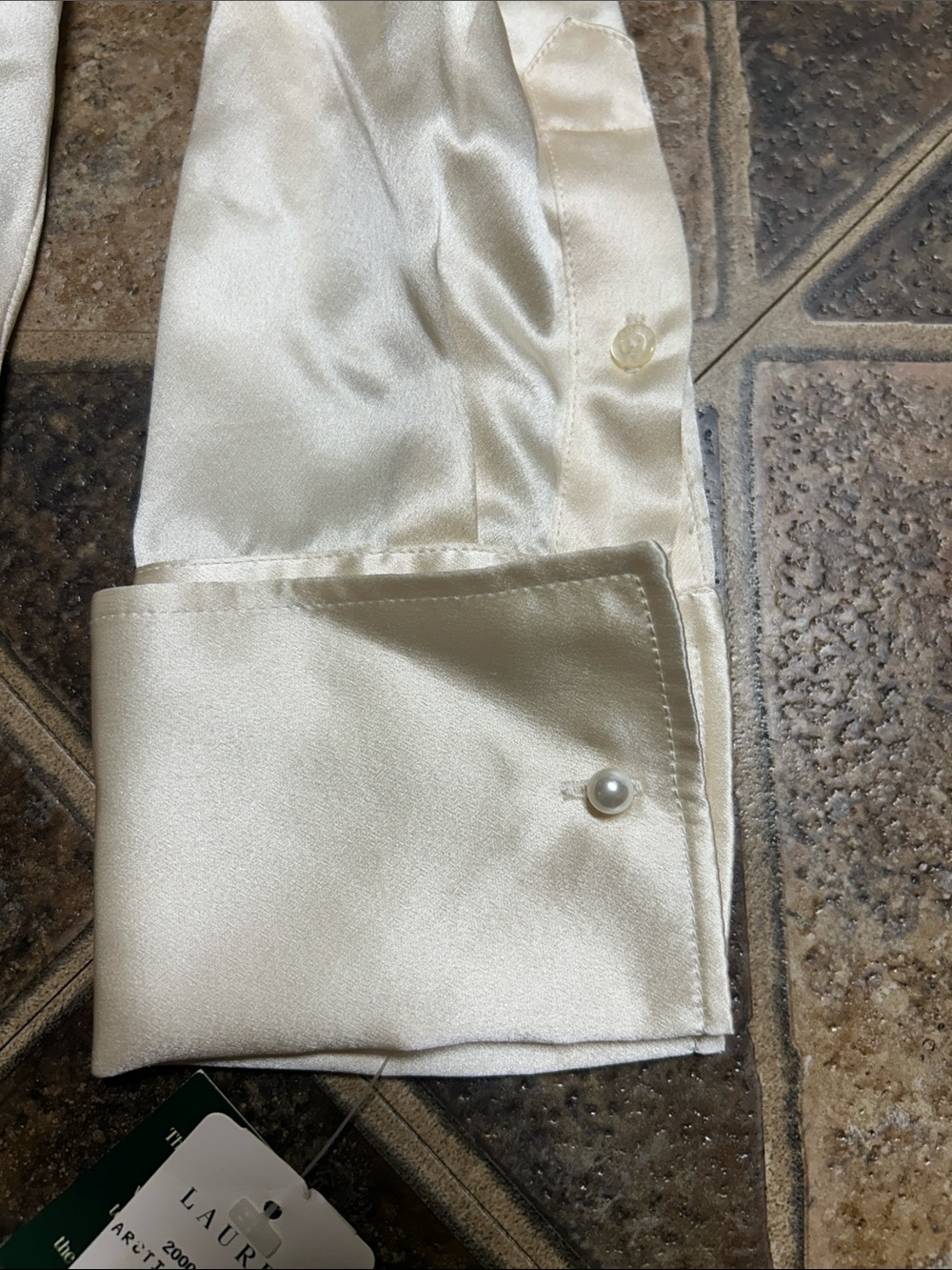 Ralph Lauren 100% silk Ivory Long-Sleeve Button-Up Shirt with pearl buttons. NWT - Picture 4 of 7